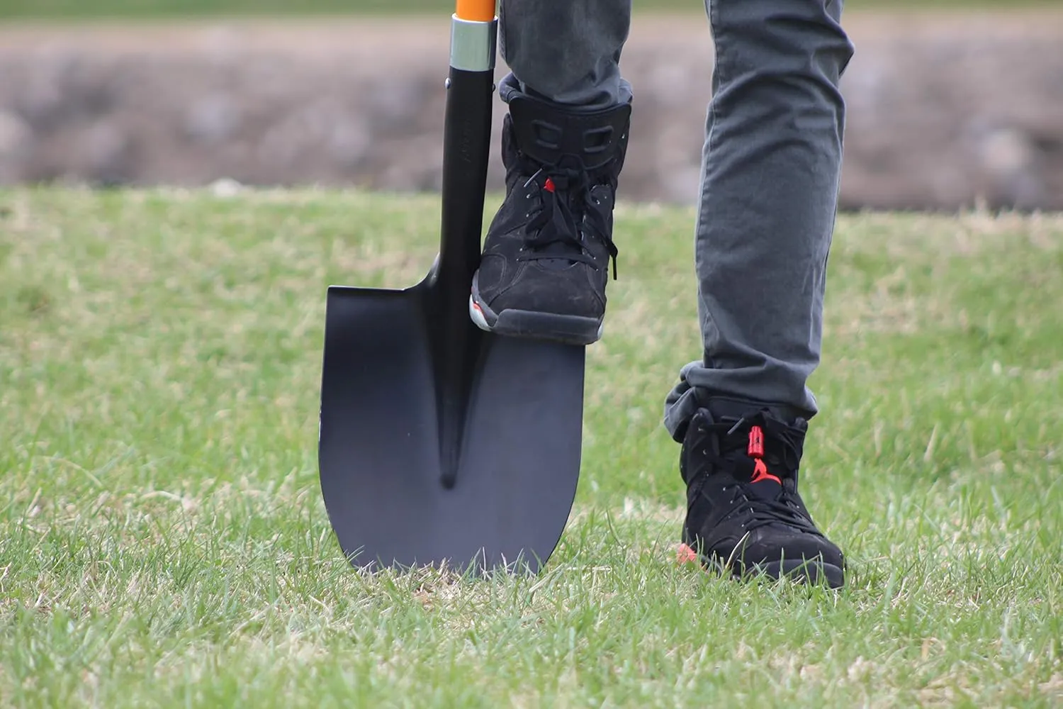 Ashman Heavy-Duty Digging Shovel (1 Pack) 41-Inch with Trenching Blade and Comfortable Handle - Ideal for Garden, Landscaping, Construction, and Masonry - Perfect for Digging Soil, Dirt, and Gravel.