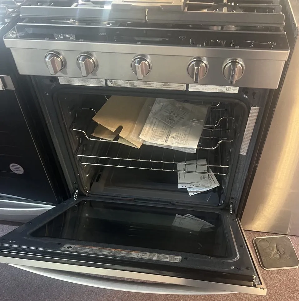 Whirlpool WFG525S0JS 30 Inch Freestanding Gas Range with 5 Sealed Burner DISPLAY MODEL