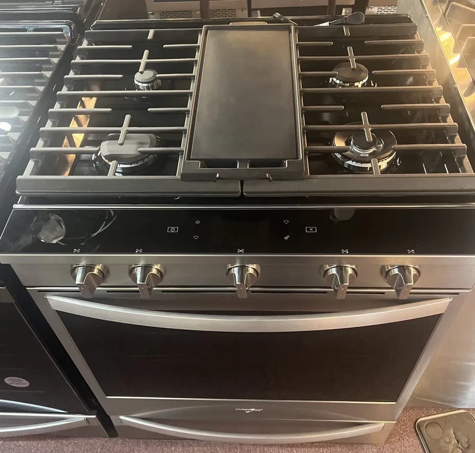 Whirlpool WFG525S0JS 30 Inch Freestanding Gas Range with 5 Sealed Burner DISPLAY MODEL