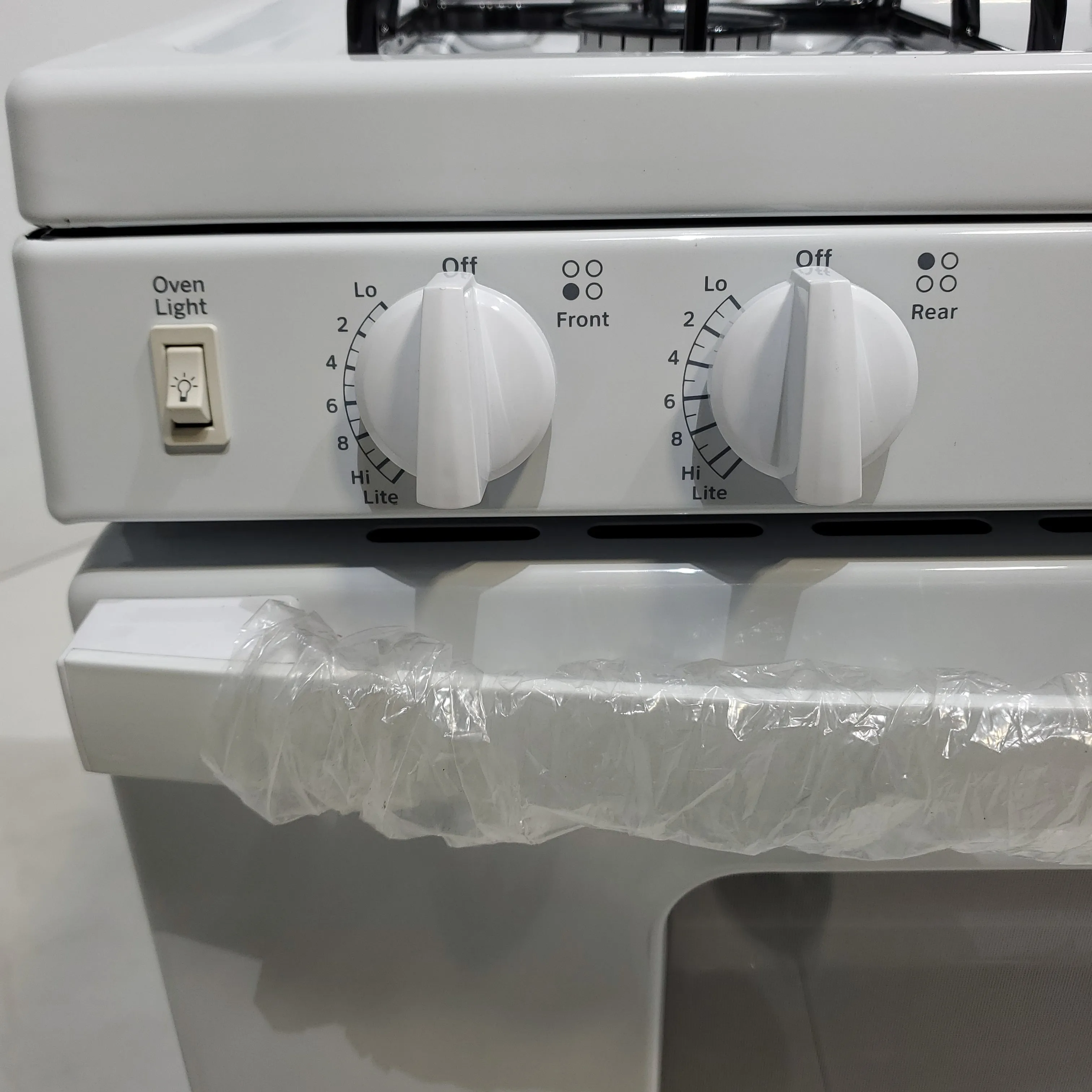 White Hotpoint 4.8 cu. ft. 4 Burner Freestanding Gas Range with Broiler Drawer - Scratch & Dent - Minor