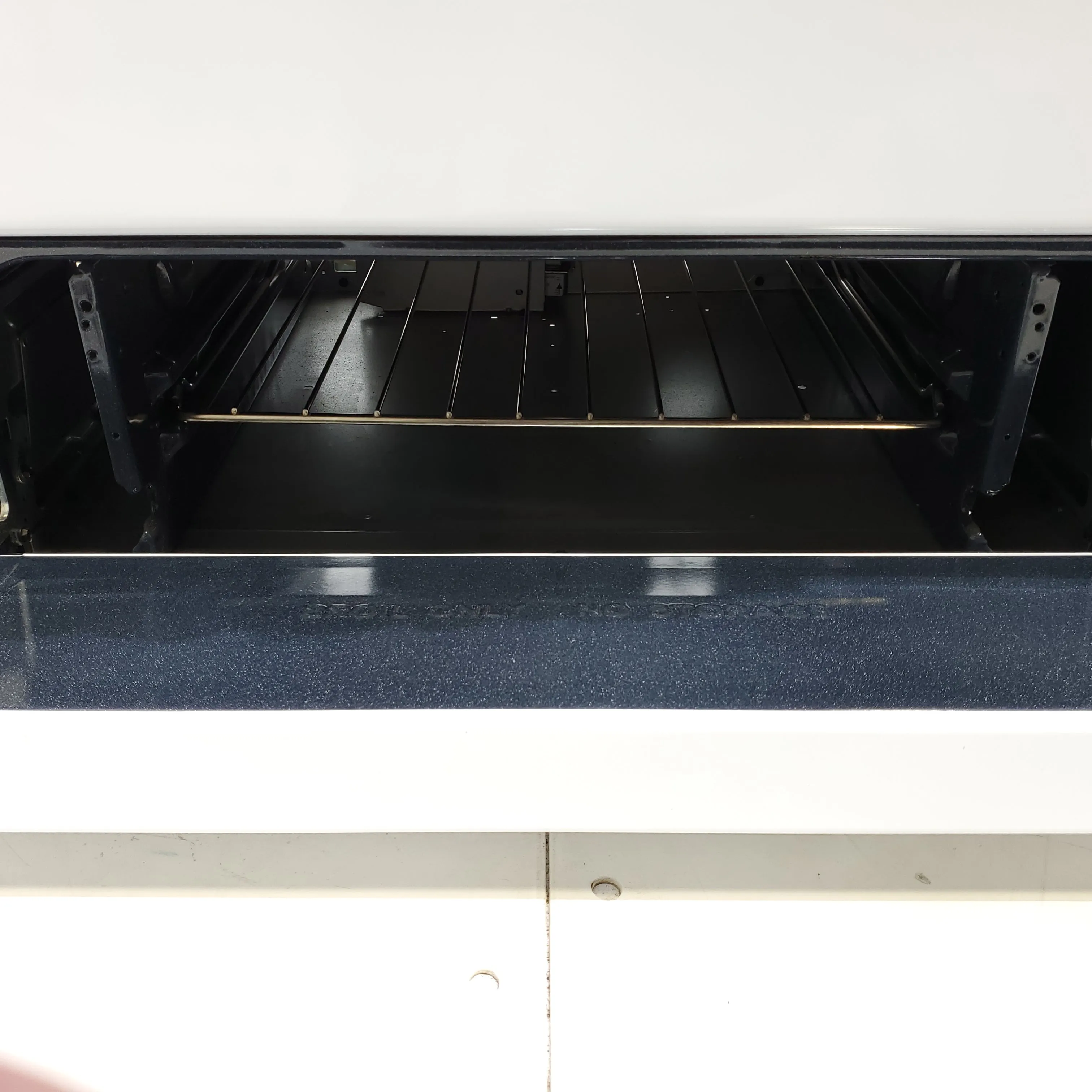 White Hotpoint 4.8 cu. ft. 4 Burner Freestanding Gas Range with Broiler Drawer - Scratch & Dent - Minor